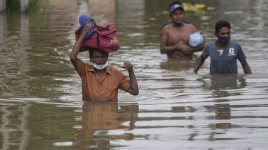 Най малко 17 души загинаха в Шри Ланка при наводнения и