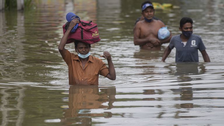 Най-малко 17 души загинаха в Шри Ланка при наводнения и