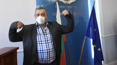 По време на епидемията от COVID 19 у нас проф Тодор