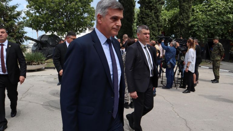 На 4 януари е издадено разрешение на транзитен полет на