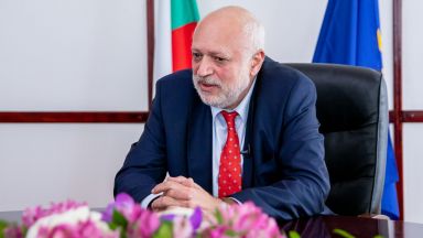 Служебният министър на културата Велислав Минеков коментира на брифинг днес