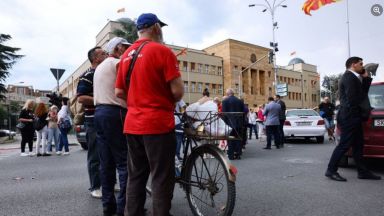 Протести и блокади в Скопие и 10 други града за преговорите с България (видео)