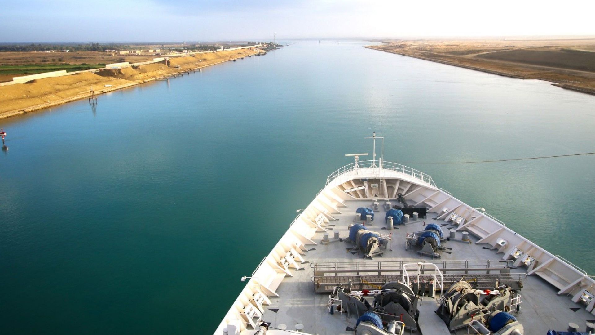 Суецкият канал отчете рекорден дневен трафик: 107 кораба с общо тегло 6,3 млн. тона
