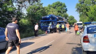 Шофьор загина, след като се блъсна във влекач край Видин