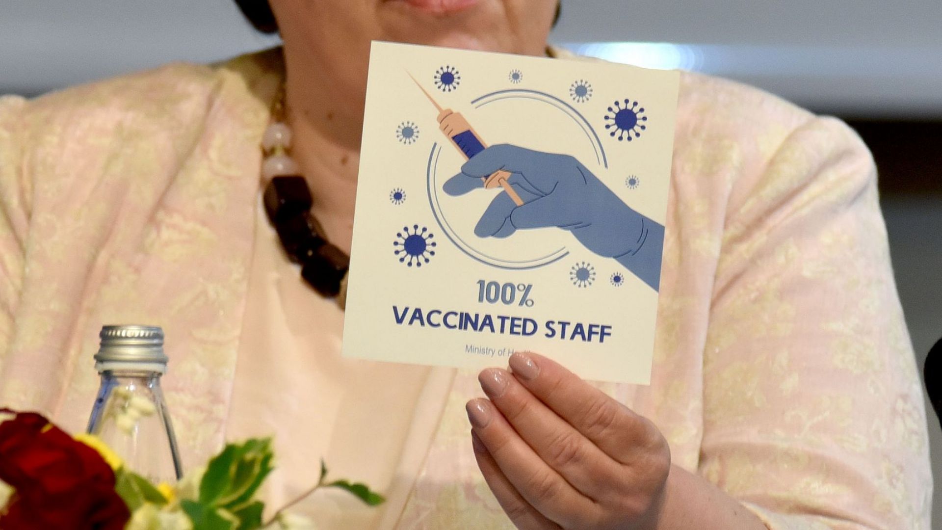 Специални стикери за хотелите с ваксиниран персонал