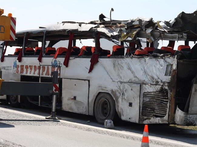Така изглеждаше автобусът след катастрофата