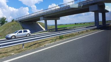 Общо 8 леки катастрофи са станали последователно тази сутрин след