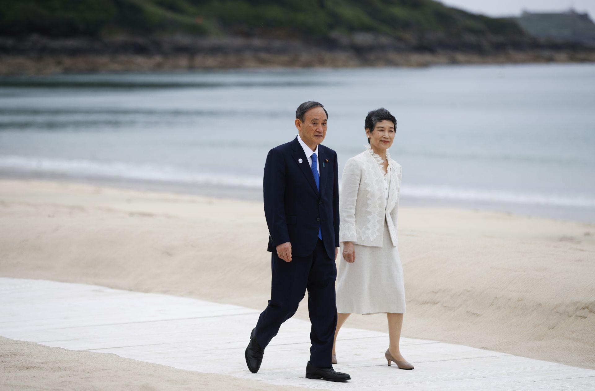 Японският министър-председател Йошихиде Суга и съпругата му Марико Суга