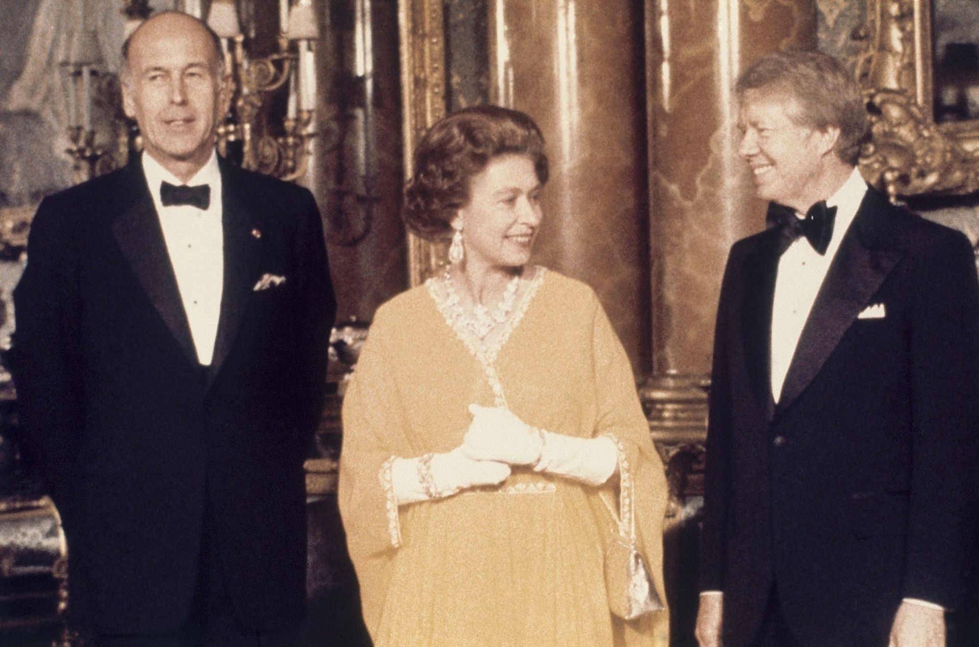 Май 1977 г.: Президентът Джими Картър, кралица Елизабет II, Валери Жискар д'Естен