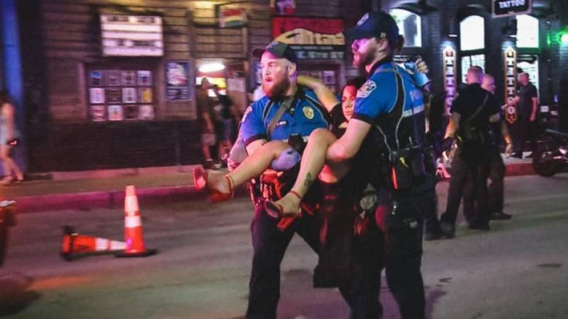 13 ранени след стрелба в оживения център на Остин (видео)