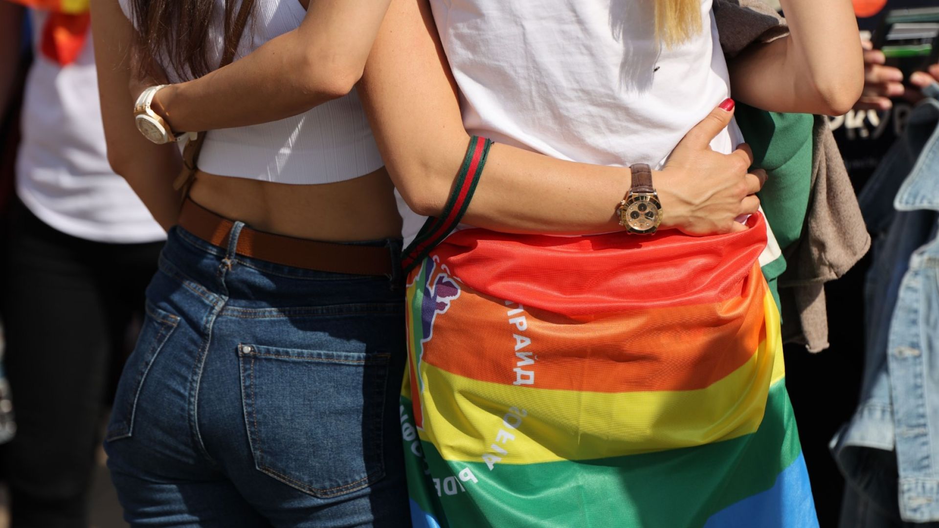 42% от пълнолетните българи не биха променили отношението си към приятел, ако разберат, че е ЛГБТИ