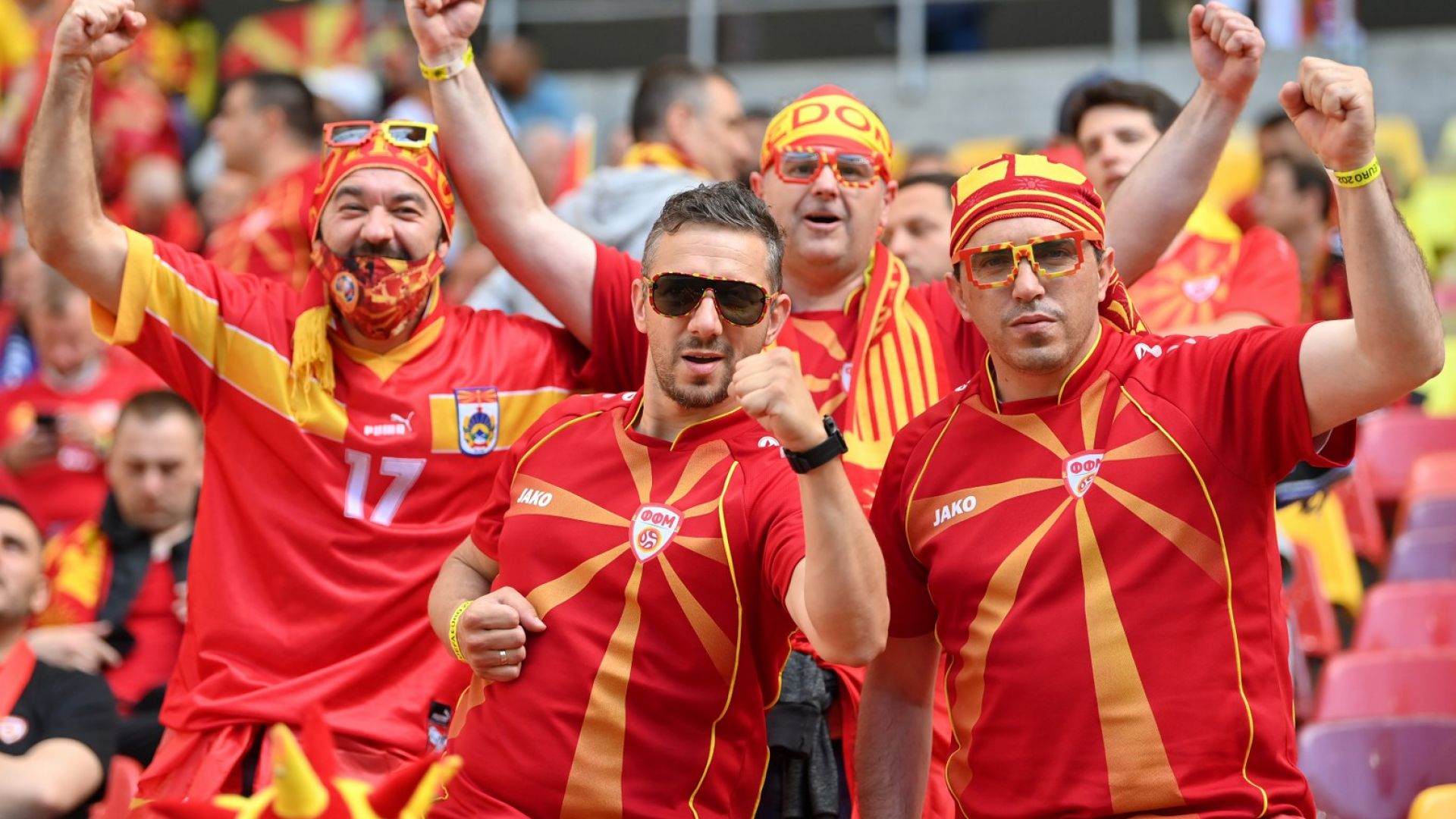 В Северна Македония се готвят за футболна битка, у нас мачът е на заден план