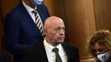 Режисьорът Максим Генчев напуска Изправи се Мутри вън като една