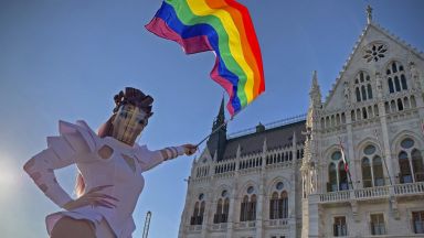 Хиляди унгарци протестираха срещу законопроект, който забранява дискусиите за хомосексуалност