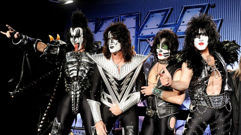 Kiss изпращат прощална целувка на Хелфест