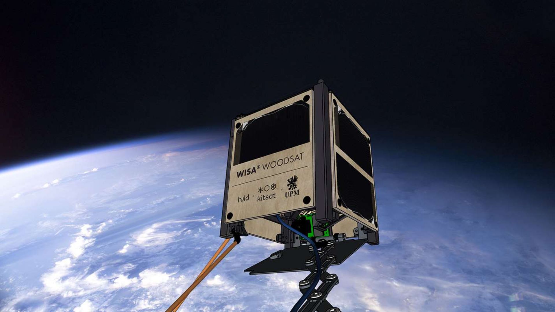Изстрелват първия дървен сателит тази година