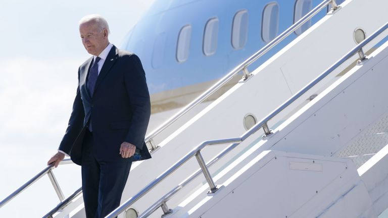 Франция обвини американския президент Джо Байдън, че й е забил