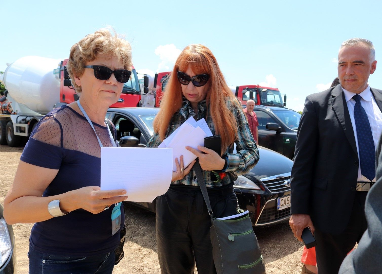 Министър Виоелта Комитова на изпекция на строителен участък от АМ "Хемус" на 16 юни