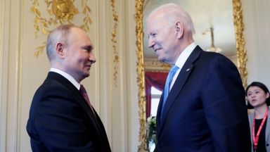 Символиката в подаръците, които си размениха Байдън и Путин