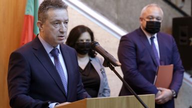 И Министерството на правосъдието обявиха че са заварили спорни обществени