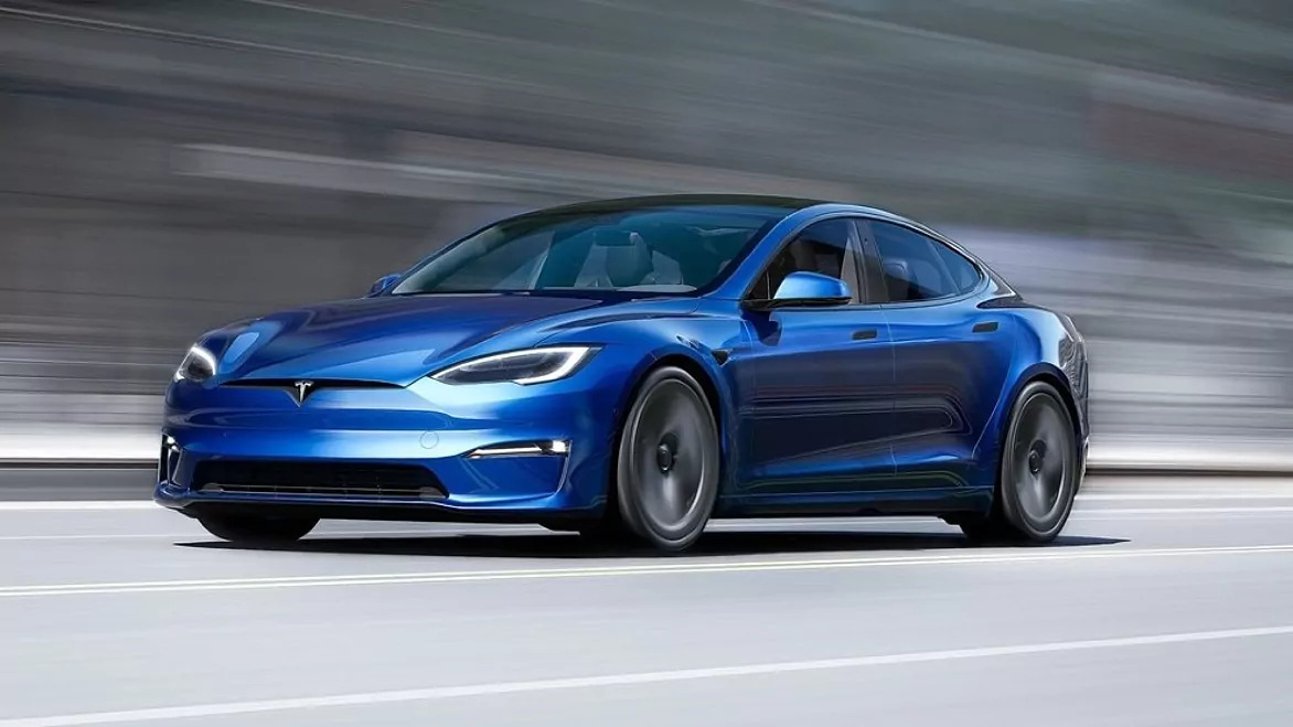 Колко бърза е новата Tesla Model S Plaid на пътя (видео)