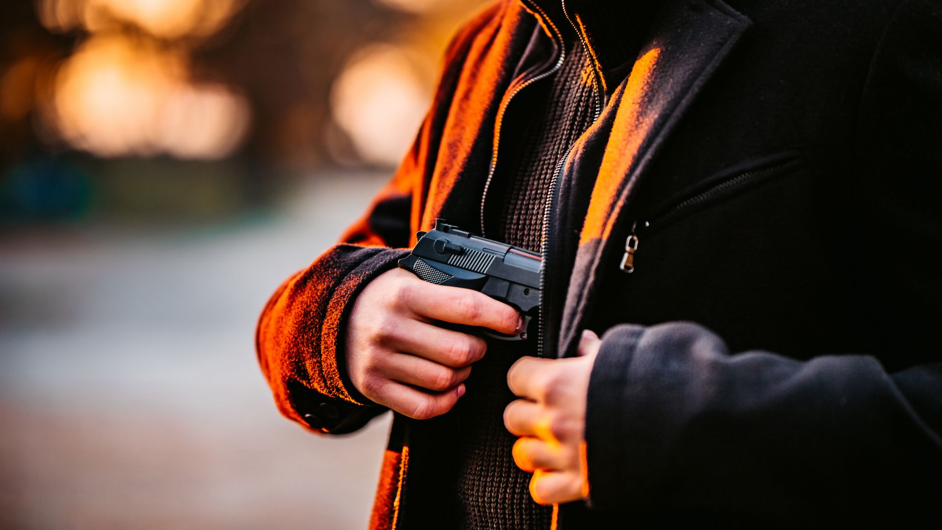 Ученик извади пистолет в час във Френската гимназия в София