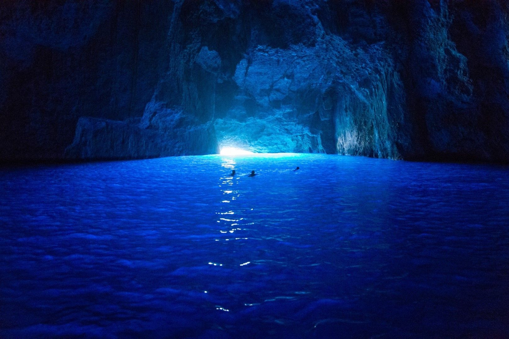 Синята пещера на остров Кастелоризо