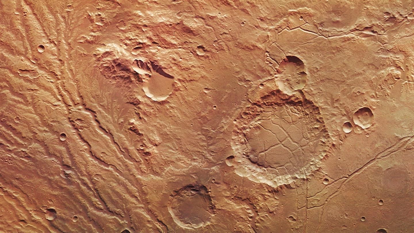 Долината на пресъхналата река Арда на Марс