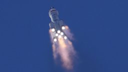 Китайска ракета избухна около минута след изстрелването си (видео)