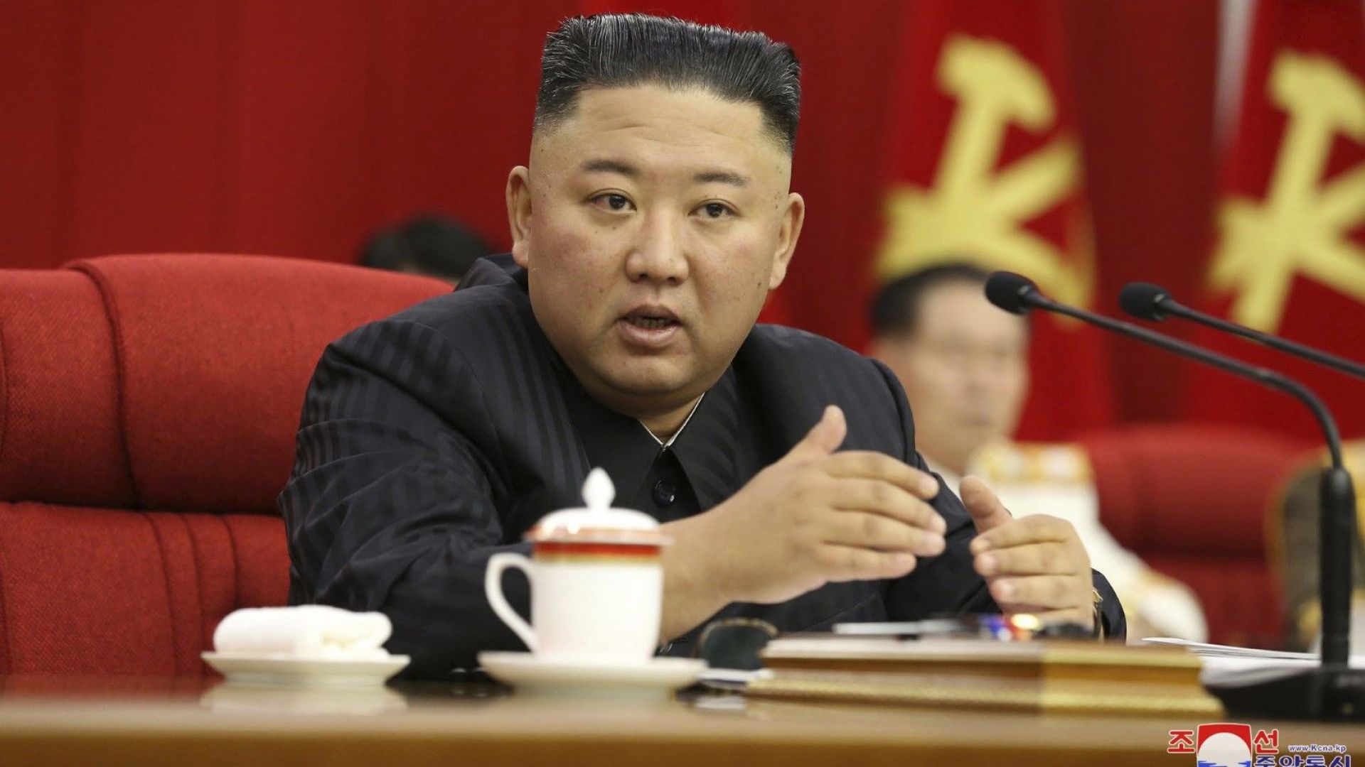 След 13 месеца тишина Северна и Южна Корея си говориха по "горещата комуникационна линия"