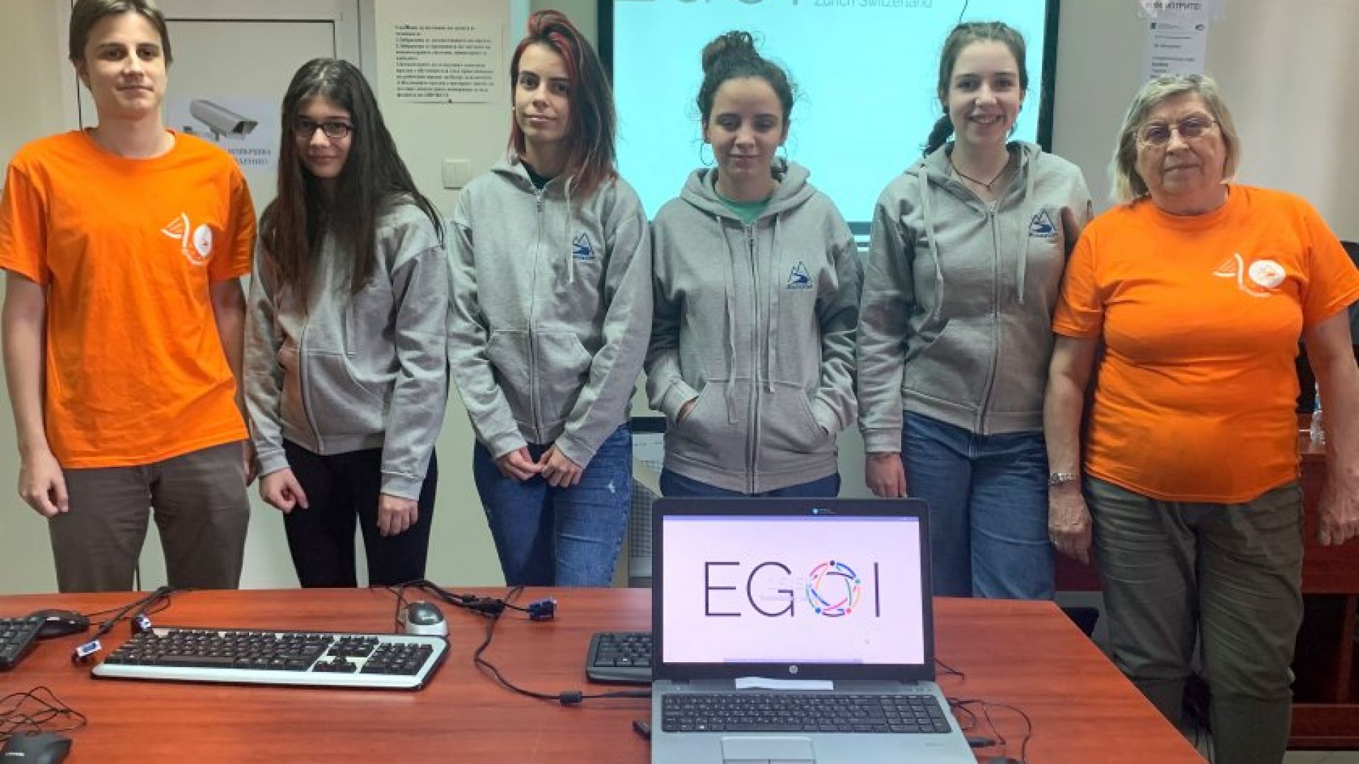 Българчета спечелиха 4 медала от олимпиадата по информатика за момичета