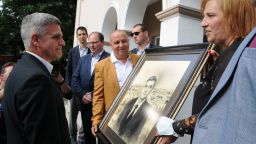 В родната му Поповица подариха на Янев негов портрет, той отговори на обвинения на ГЕРБ