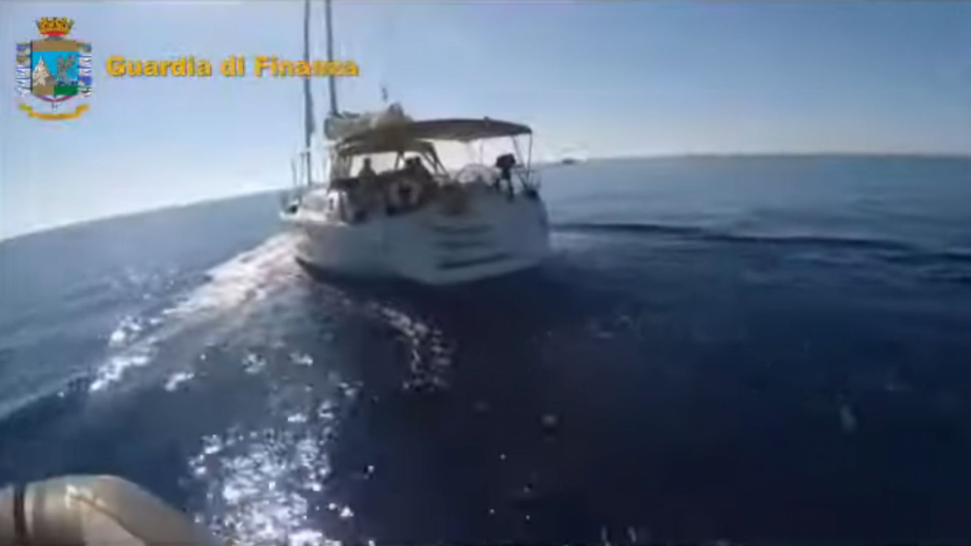 Арестуваха българи с 6 тона хашиш на яхта до Палермо (видео)