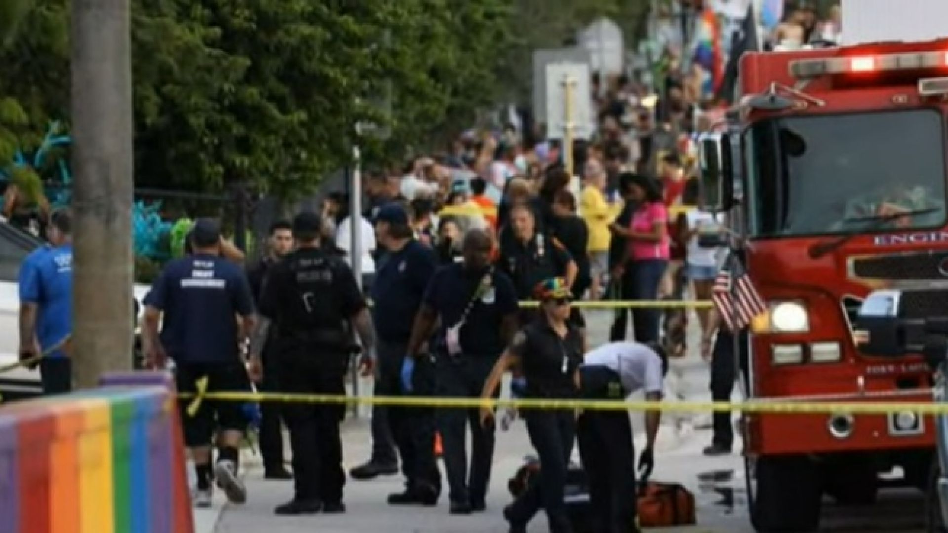 Камион се вряза в гей парад в САЩ, един човек почина на място, друг е тежко ранен (снимки/видео)
