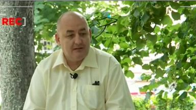 Наблюдавах източването на банката от една пейка срещу нея Никой