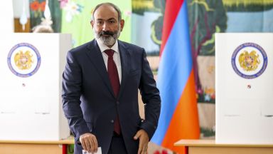 Въпреки протестите и прогнозите Пашинян печели с огромна преднина вота в Армения 