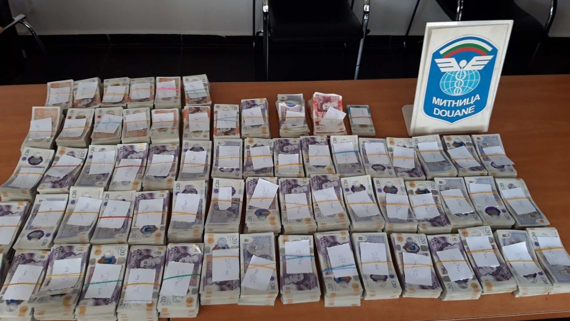 Хванаха недекларирана валута за 2 млн. лв. в турски тир на "Капитан Андреево"