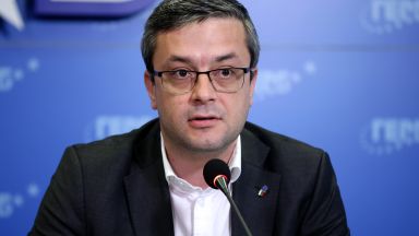 По добре за нас е да остане служебното правителство защото така