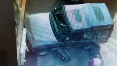 Шофьор на джип е огънал антипаркинг съоръжение и след това го