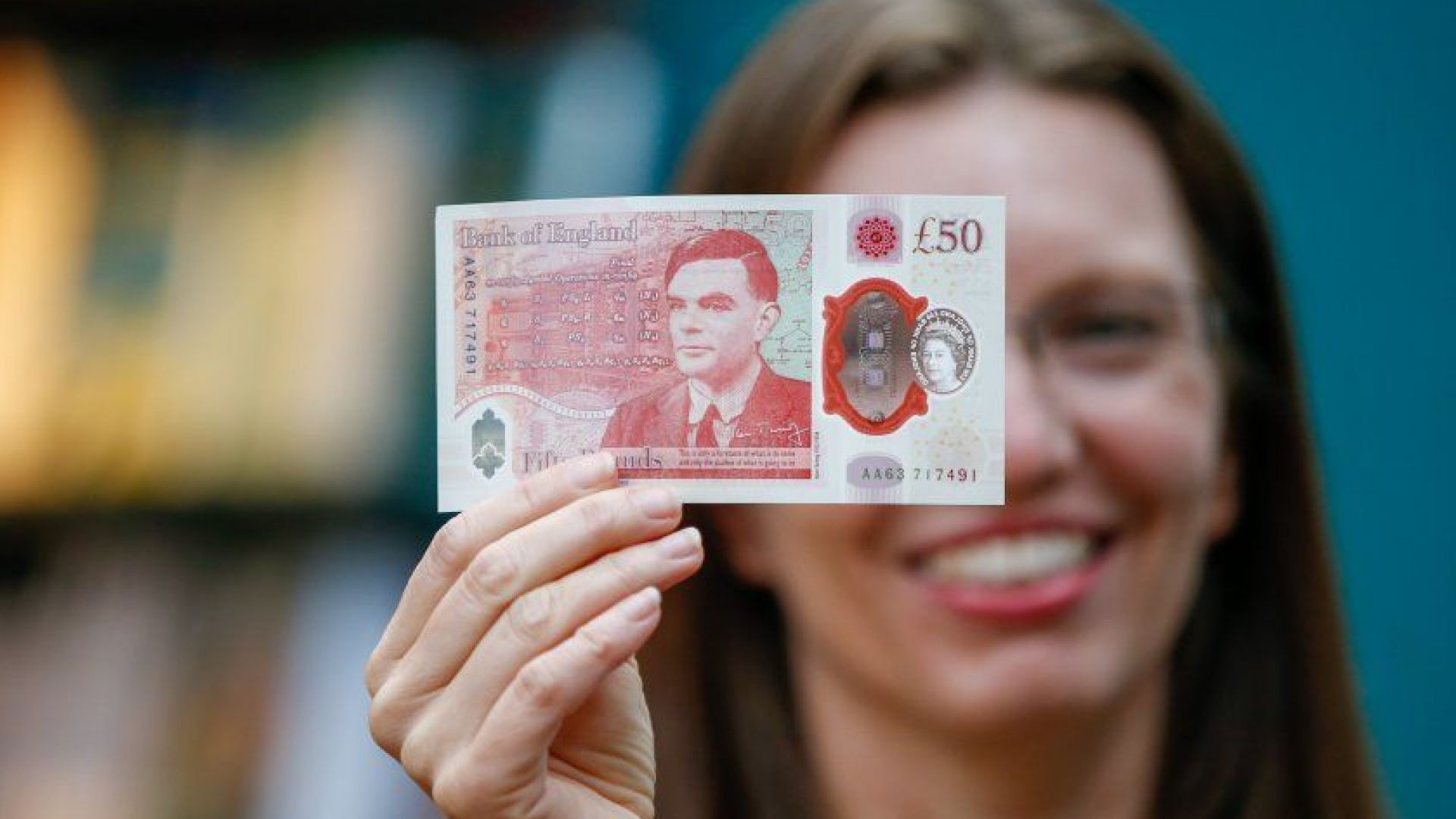 Великобритания пусна нова банкнота от 50 паунда