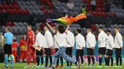 Германия обяви война на УЕФА и развя ЛГБТ знамената