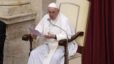 Папа Франциск приет в болница за спешна операция с пълна упойка
