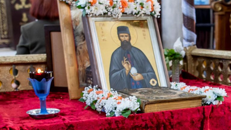 Иконата с чудотворните мощи на св. Ефрем Нови ще бъде