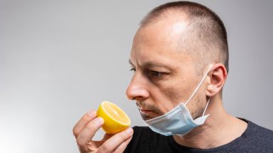 Загубата на обоняние аносмия свързана със зараза с Ковид 19 се