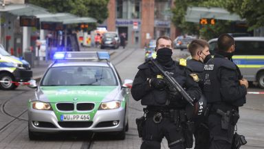  Жертви и ранени след нахлуване с нож в немския град Вюрцбург (видео) 