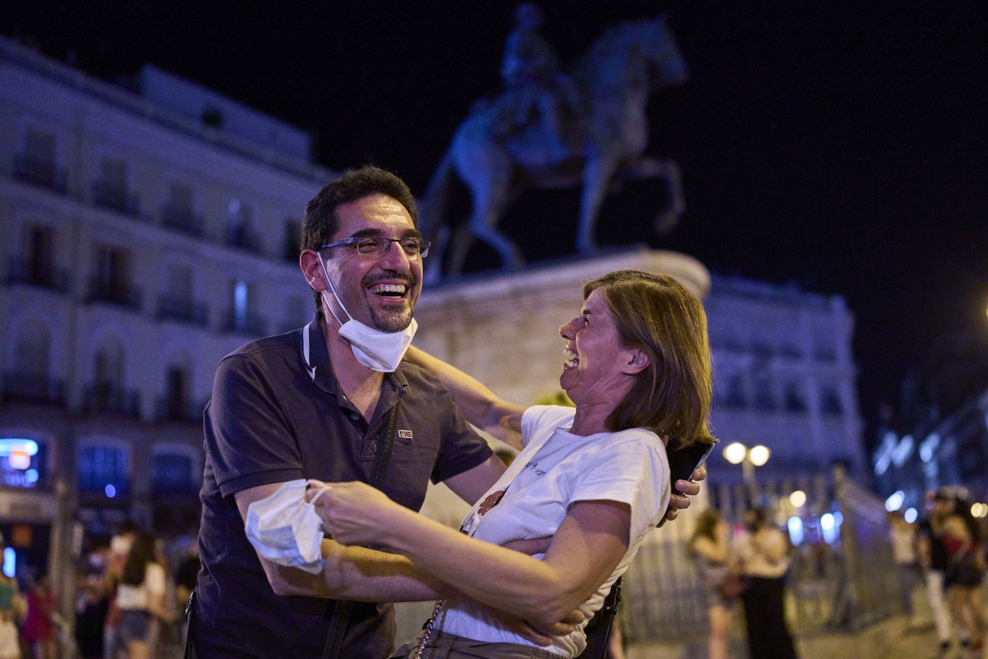 Испанците са щасливи, че може да ходят вече и без маски 