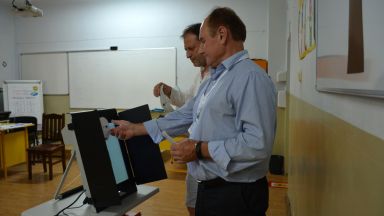 По предварителни данни от предизборните щабове на балотаж за кметското