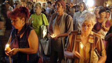 Църквата почита днес паметта на Светите равноапостоли Петър и Павел