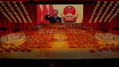 Китай организира грандиозен спектакъл в чест на стогодишнината от създаването