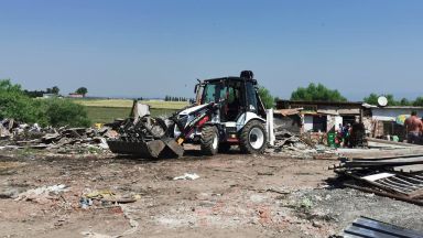 Столична община започна акция по събаряне на незаконни постройки в